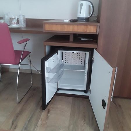 Aura'S West Accommodation Private Parking In Front Yard Bucureşti Ngoại thất bức ảnh