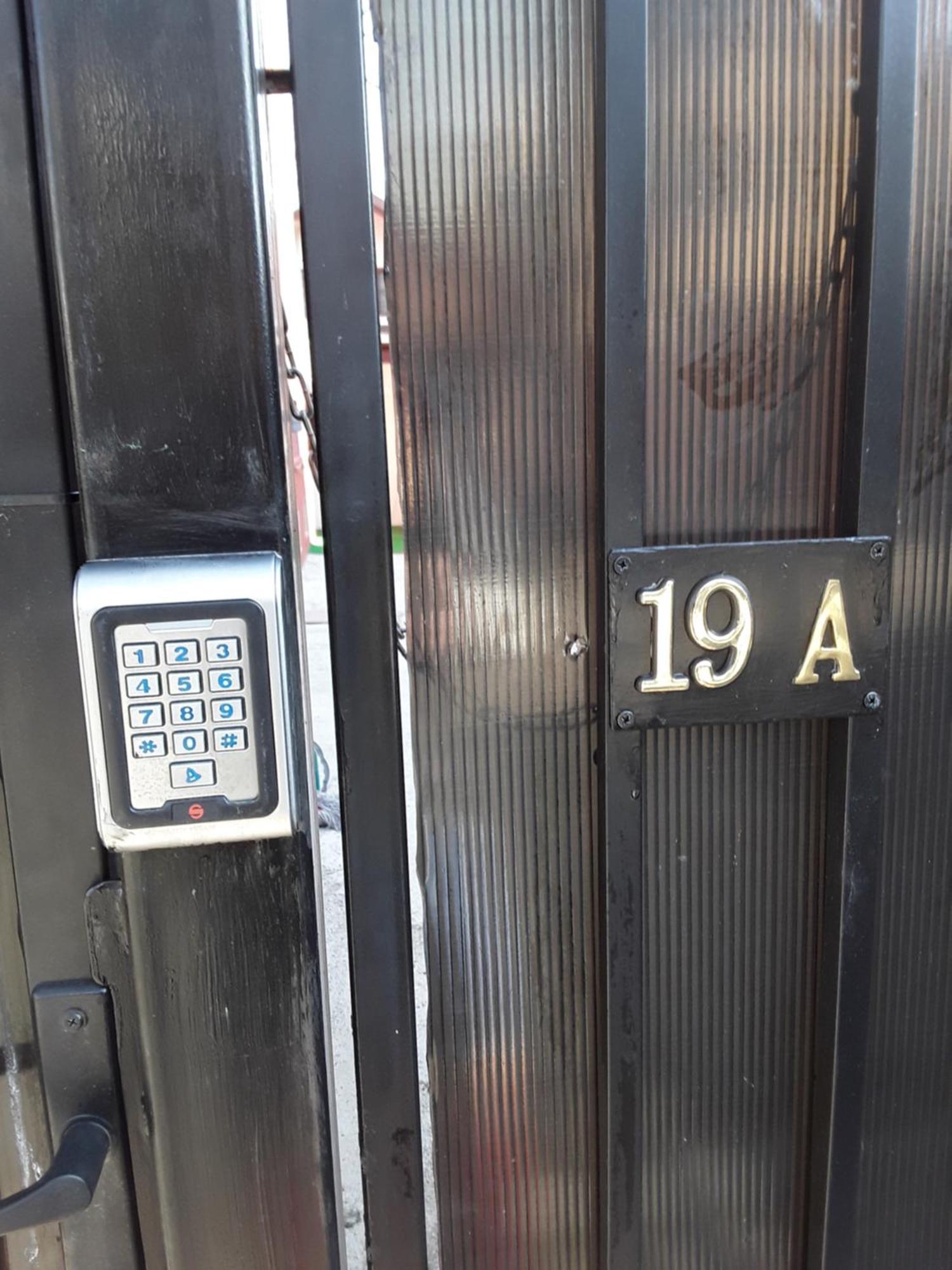 Aura'S West Accommodation Private Parking In Front Yard Bucureşti Ngoại thất bức ảnh