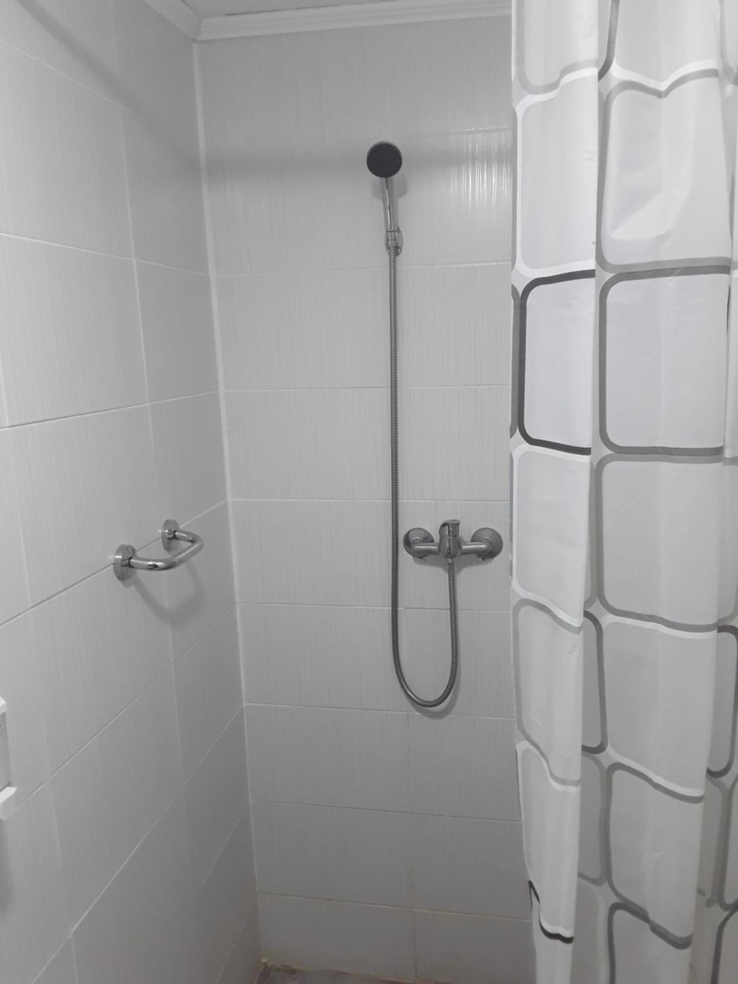 Aura'S West Accommodation Private Parking In Front Yard Bucureşti Ngoại thất bức ảnh