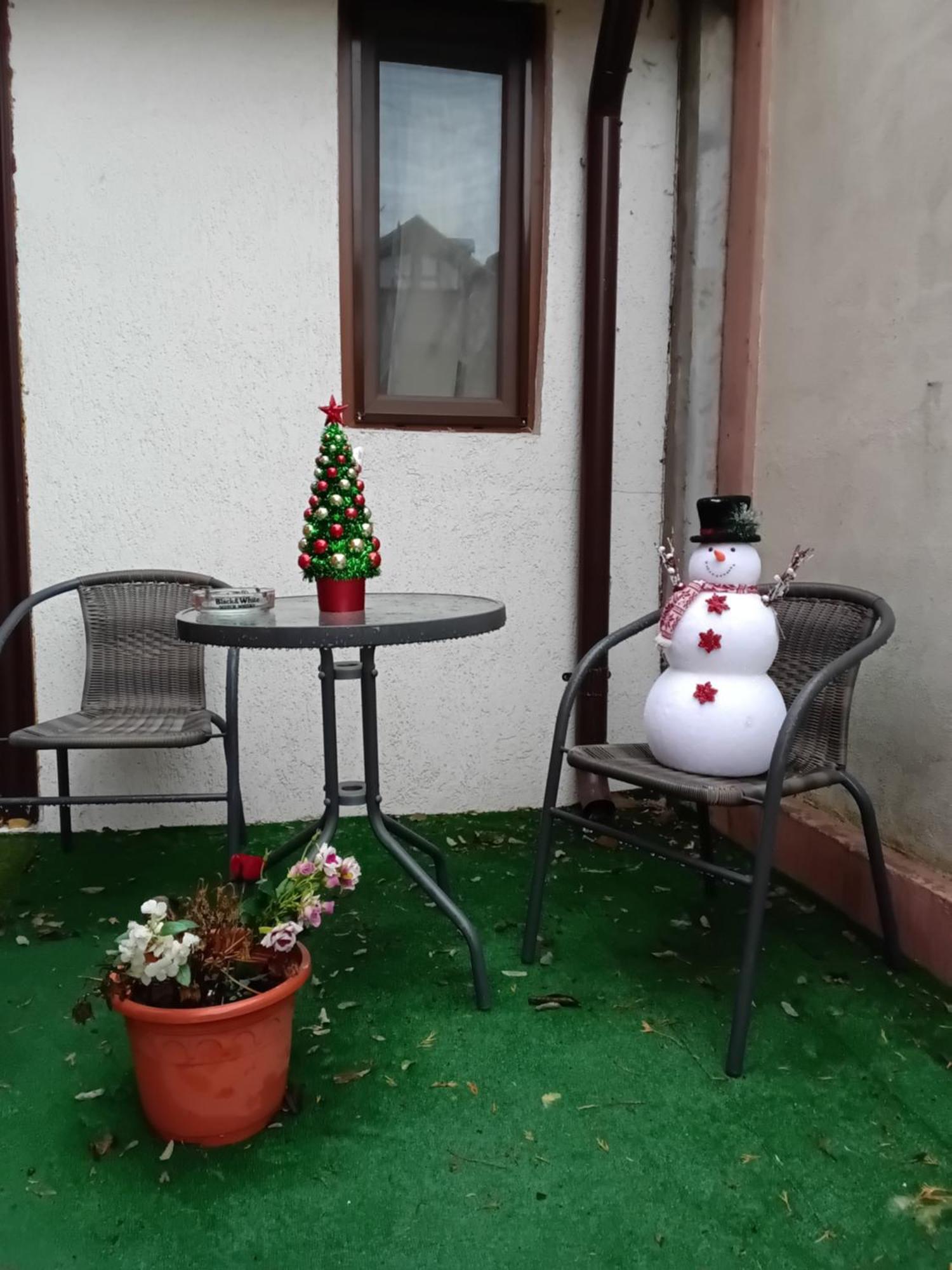 Aura'S West Accommodation Private Parking In Front Yard Bucureşti Ngoại thất bức ảnh